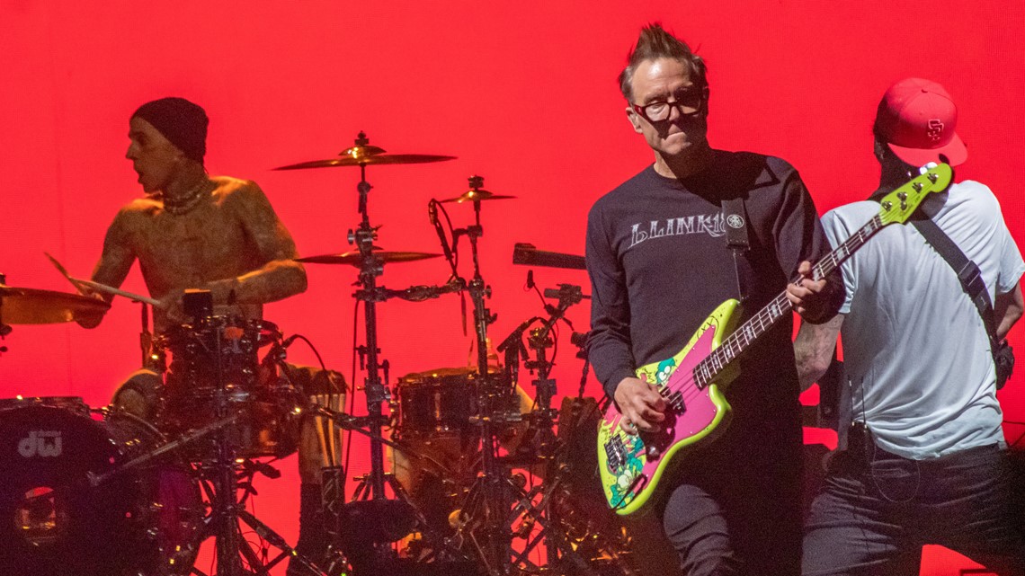 blink 182 performing live on stage